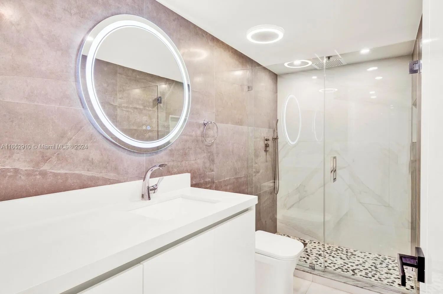 Aventura, Florida 33180, United States, 2 Bedrooms Bedrooms, ,2 BathroomsBathrooms,Residential,Active,44322