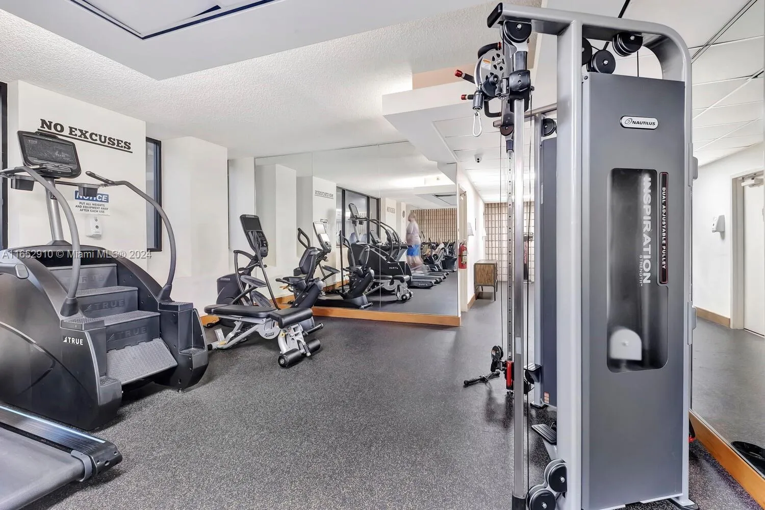 Aventura, Florida 33180, United States, 2 Bedrooms Bedrooms, ,2 BathroomsBathrooms,Residential,Active,44322