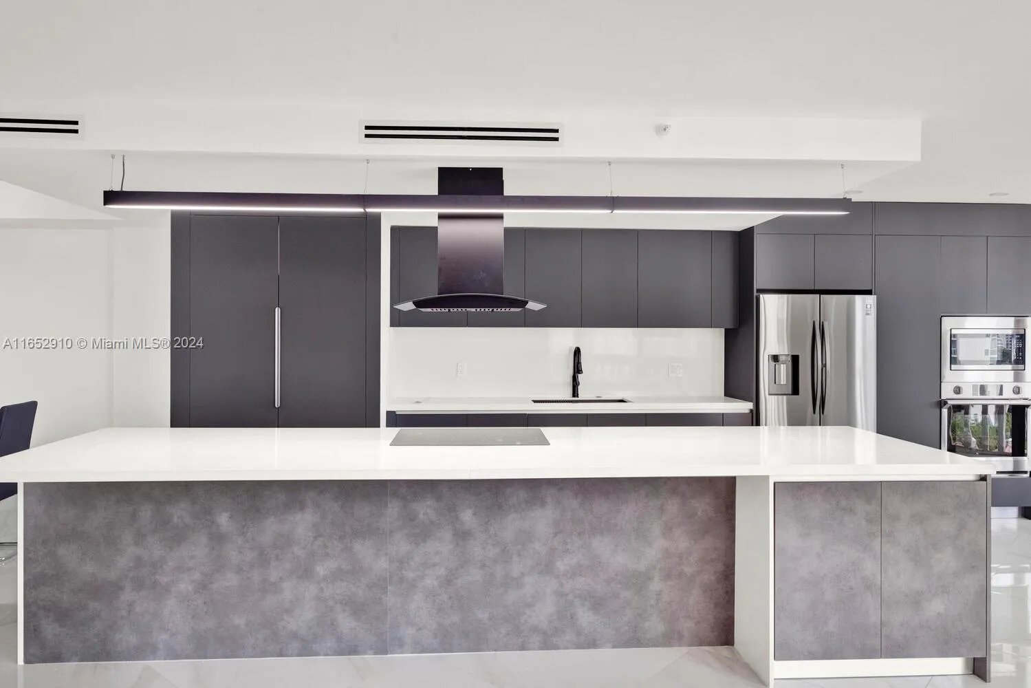 Aventura, Florida 33180, United States, 2 Bedrooms Bedrooms, ,2 BathroomsBathrooms,Residential,Active,44322