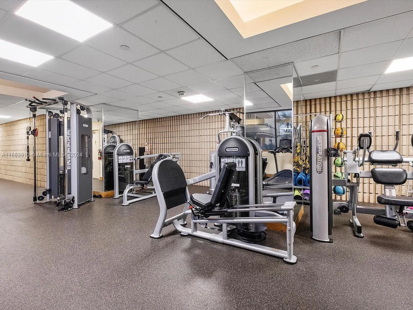 Aventura, Florida 33180, United States, 2 Bedrooms Bedrooms, ,2 BathroomsBathrooms,Residential,Active,44322