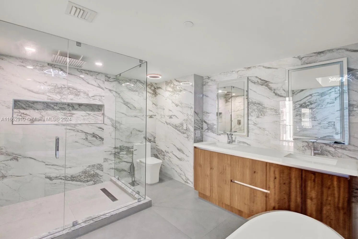 Aventura, Florida 33180, United States, 2 Bedrooms Bedrooms, ,2 BathroomsBathrooms,Residential,Active,44322