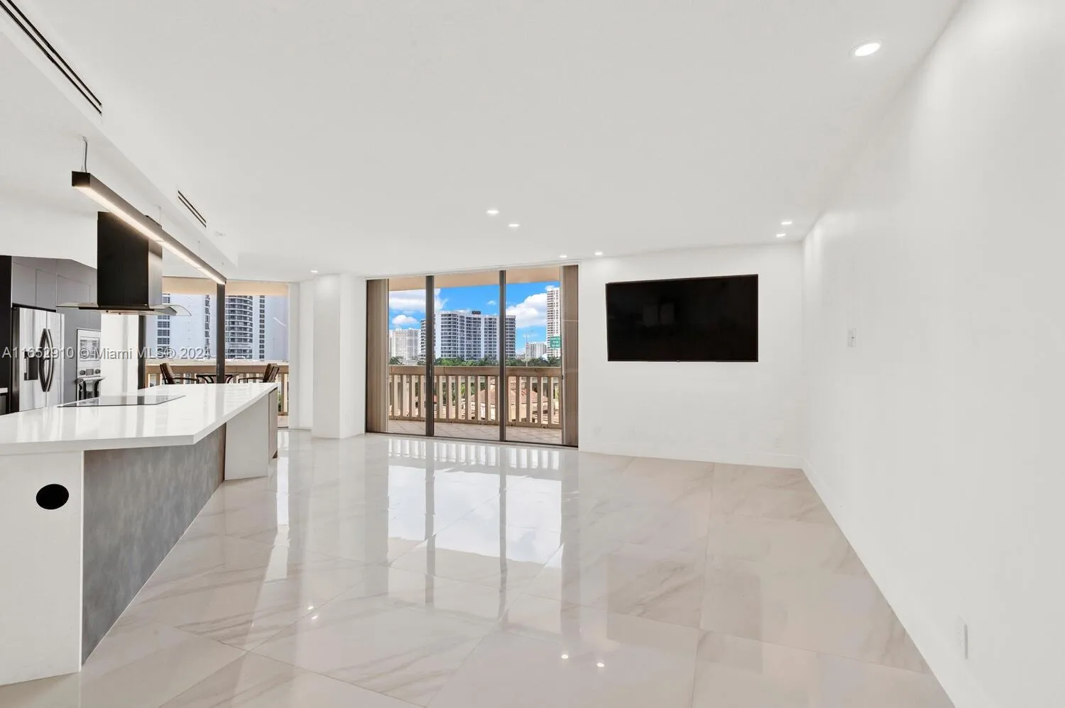 Aventura, Florida 33180, United States, 2 Bedrooms Bedrooms, ,2 BathroomsBathrooms,Residential,Active,44322