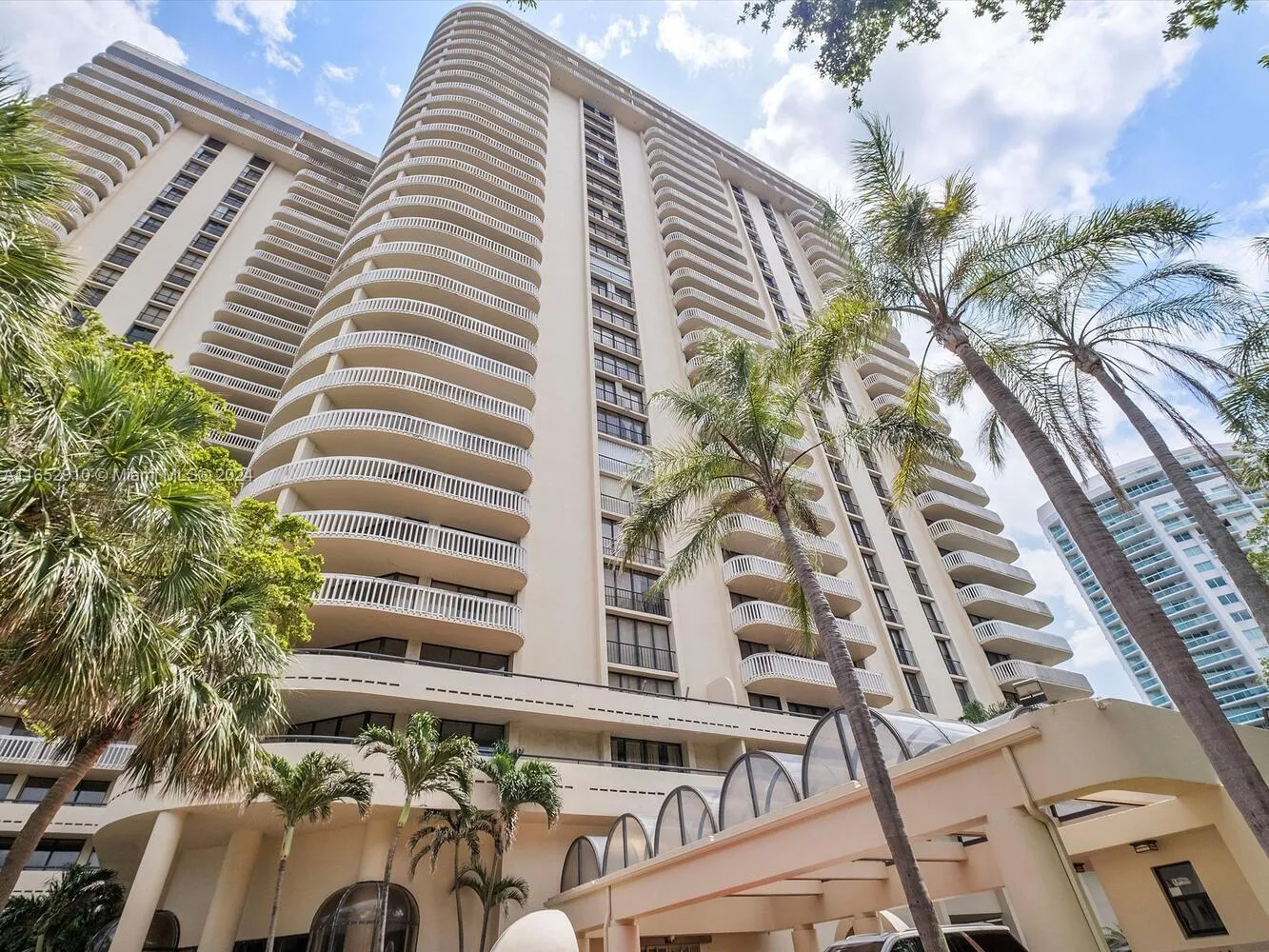 Aventura, Florida 33180, United States, 2 Bedrooms Bedrooms, ,2 BathroomsBathrooms,Residential,Active,44322