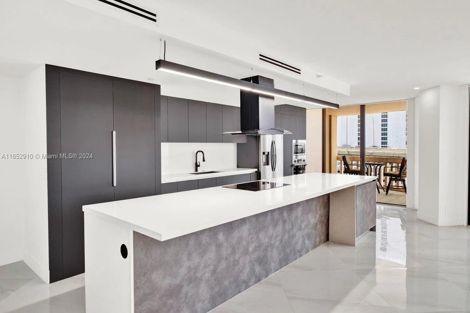 Aventura, Florida 33180, United States, 2 Bedrooms Bedrooms, ,2 BathroomsBathrooms,Residential,Active,44322