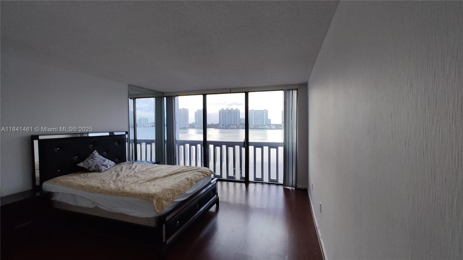 EDEN ROC CONDO - Residential Lease