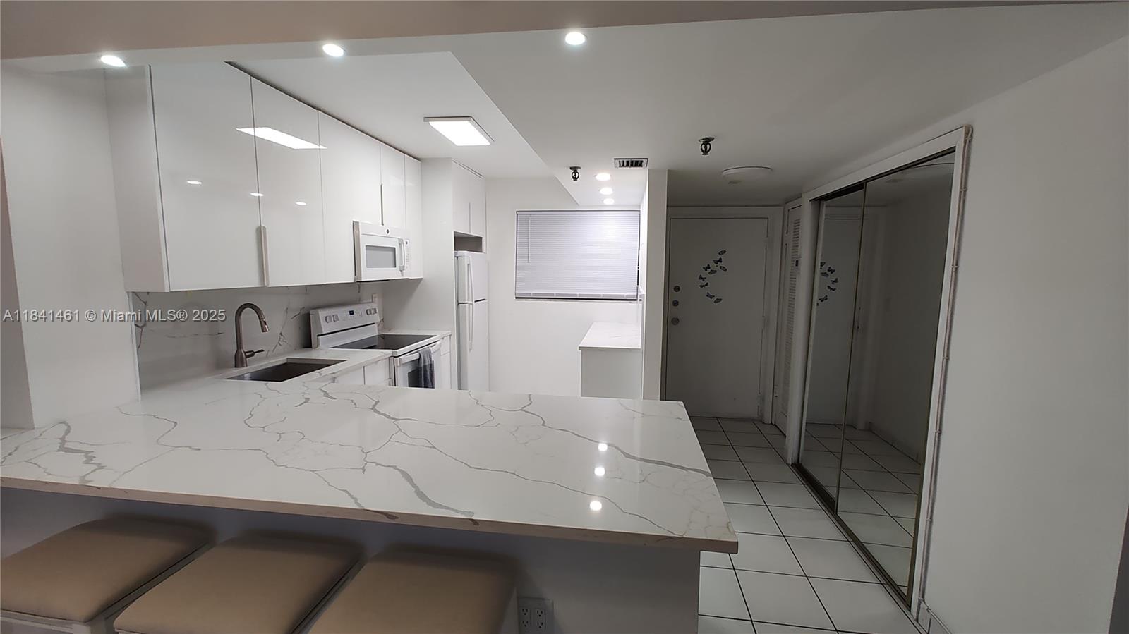 EDEN ROC CONDO - Residential Lease