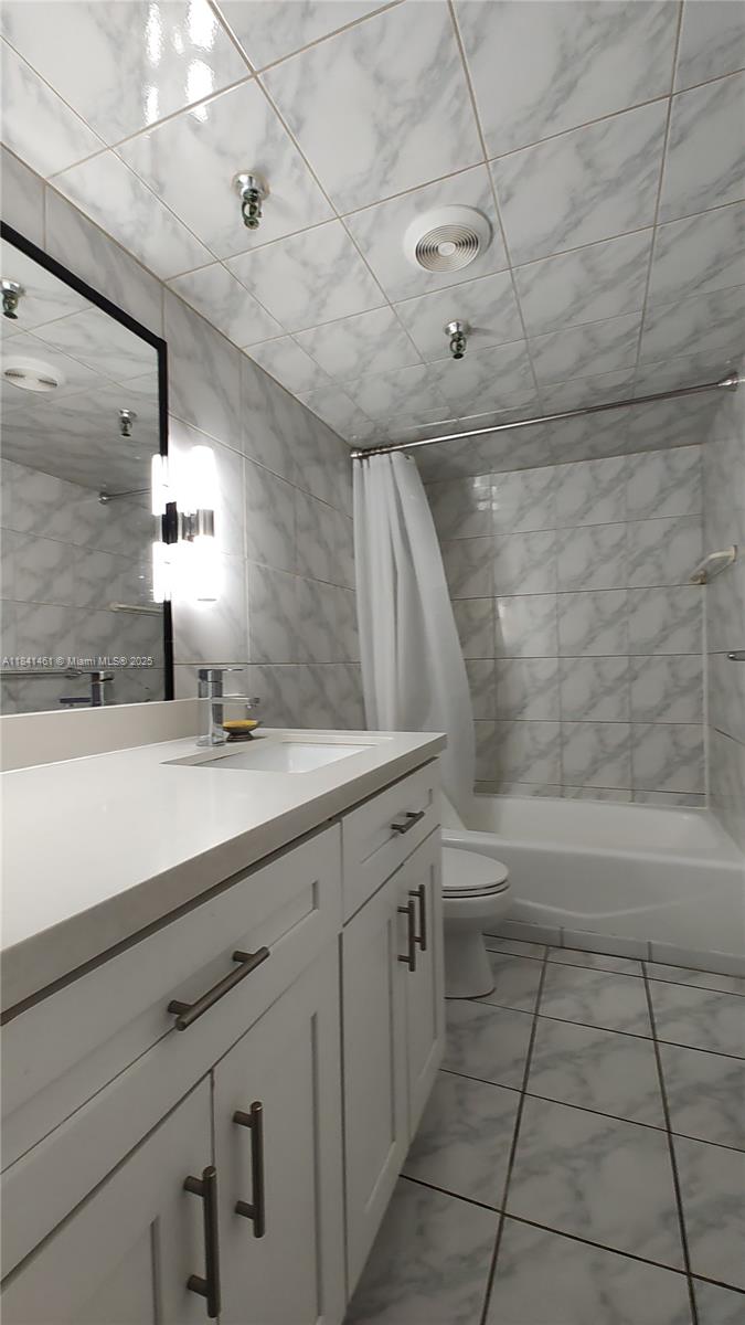 EDEN ROC CONDO - Residential Lease