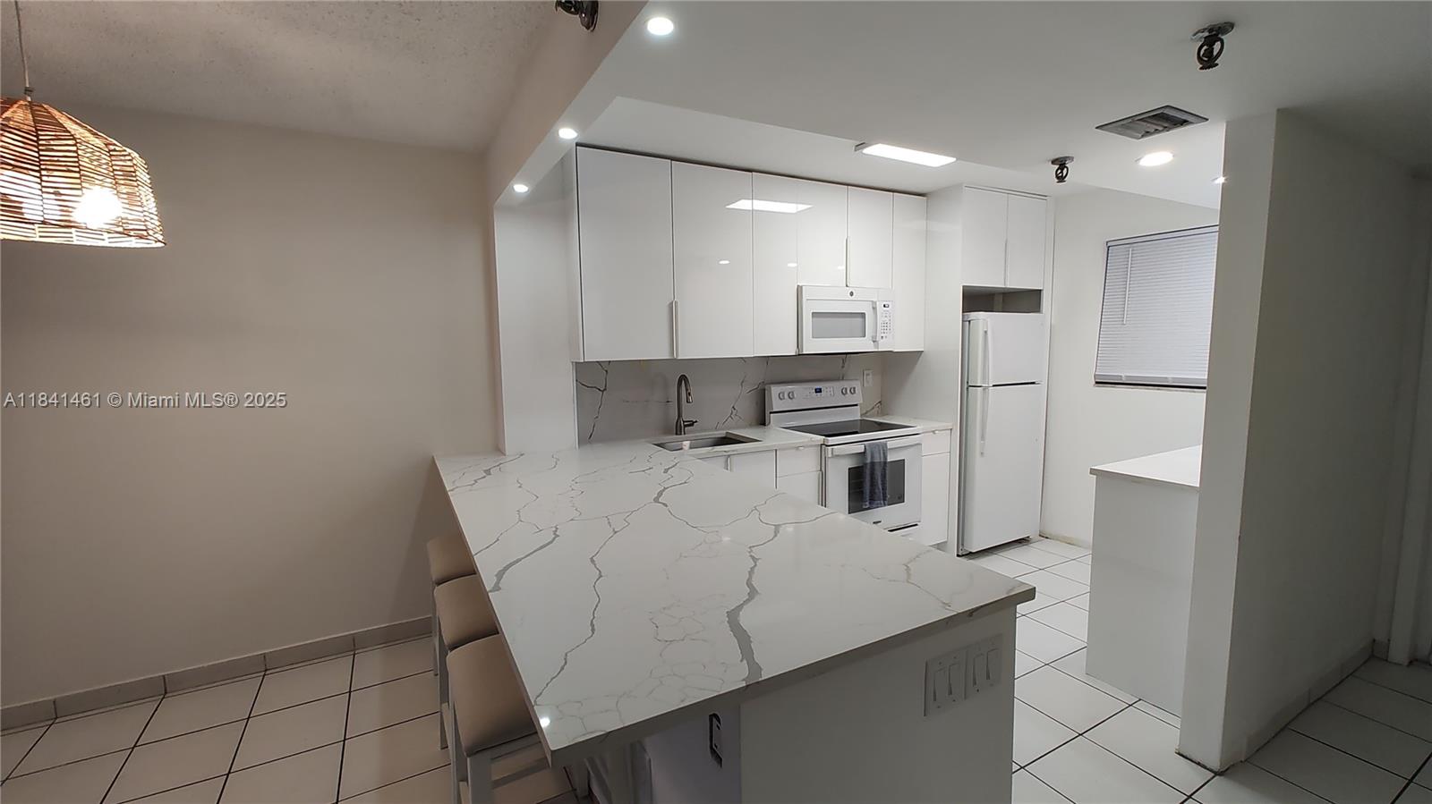 EDEN ROC CONDO - Residential Lease