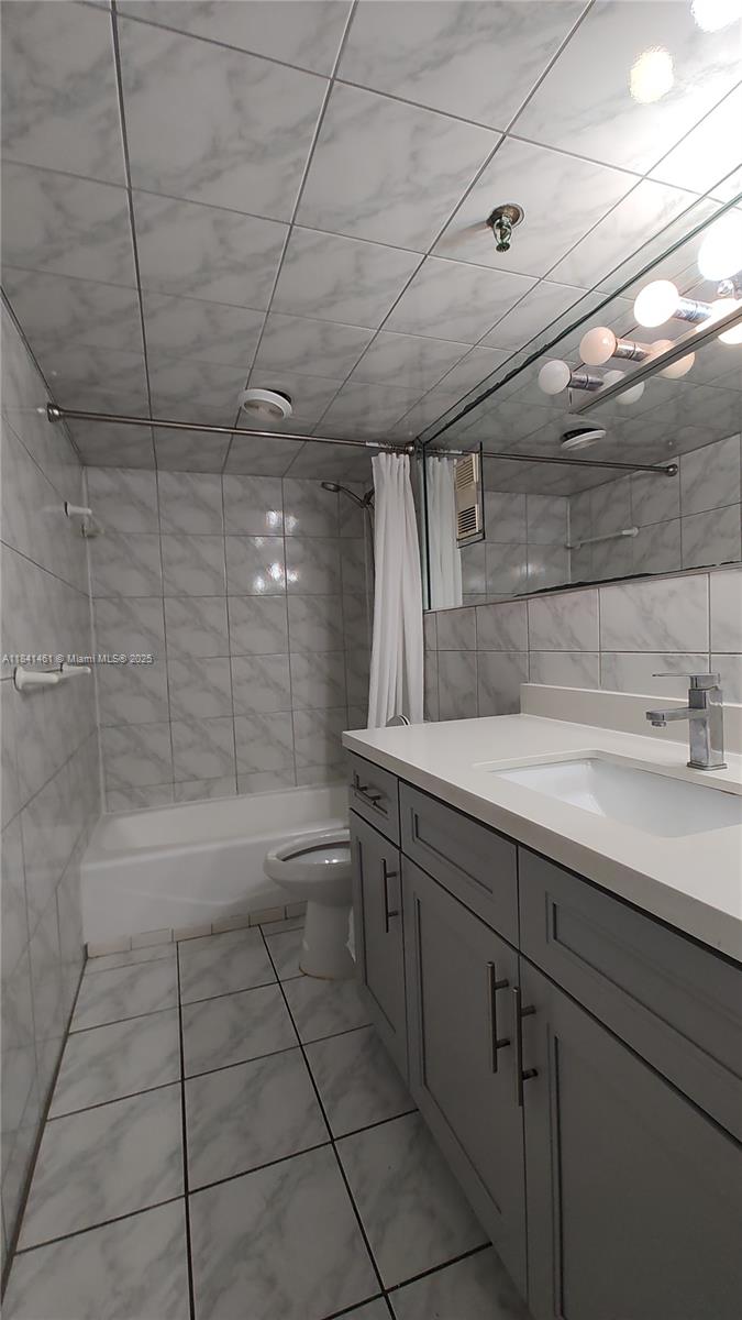 EDEN ROC CONDO - Residential Lease