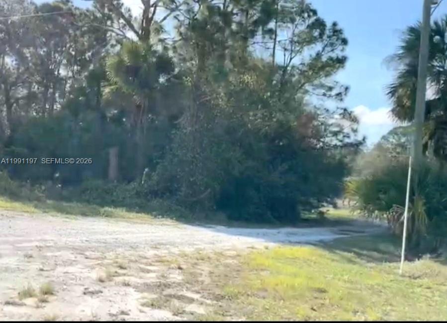 Dennis S/D Unrec - Land