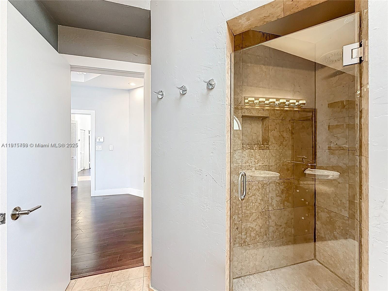 GOLDEN POINTE - Residential Lease