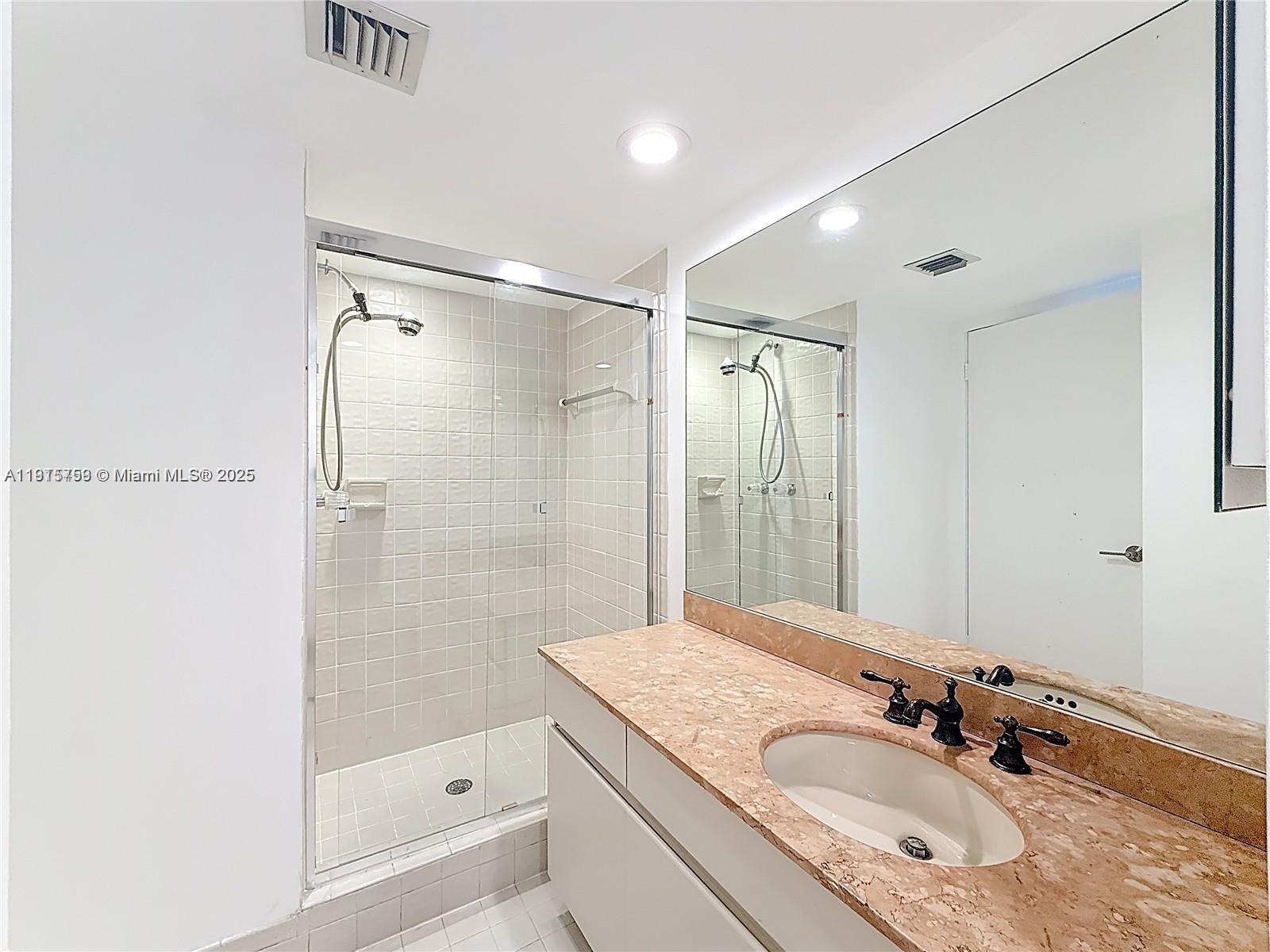 GOLDEN POINTE - Residential Lease