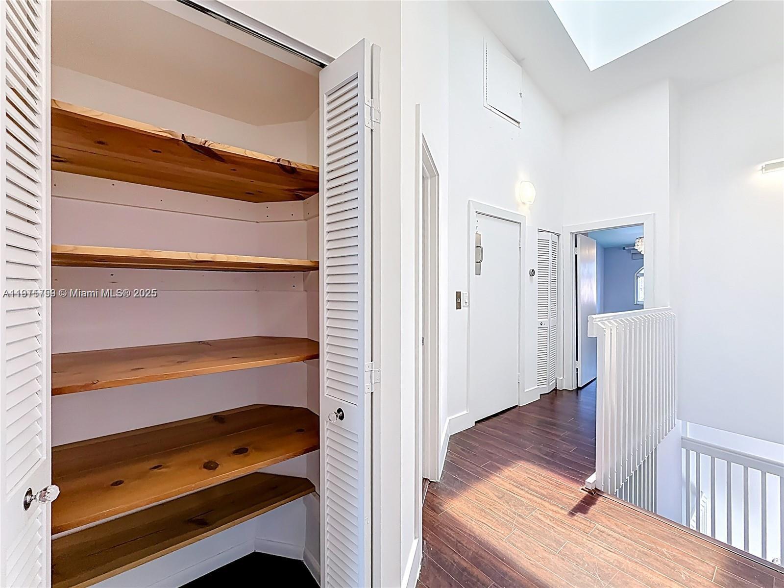 GOLDEN POINTE - Residential Lease