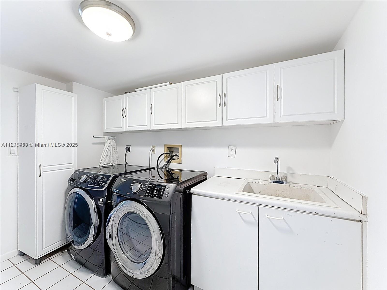 GOLDEN POINTE - Residential Lease