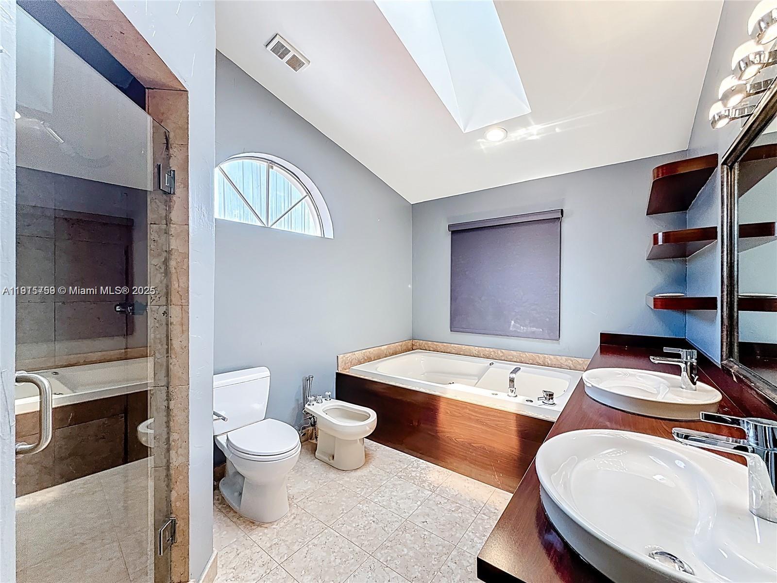 GOLDEN POINTE - Residential Lease