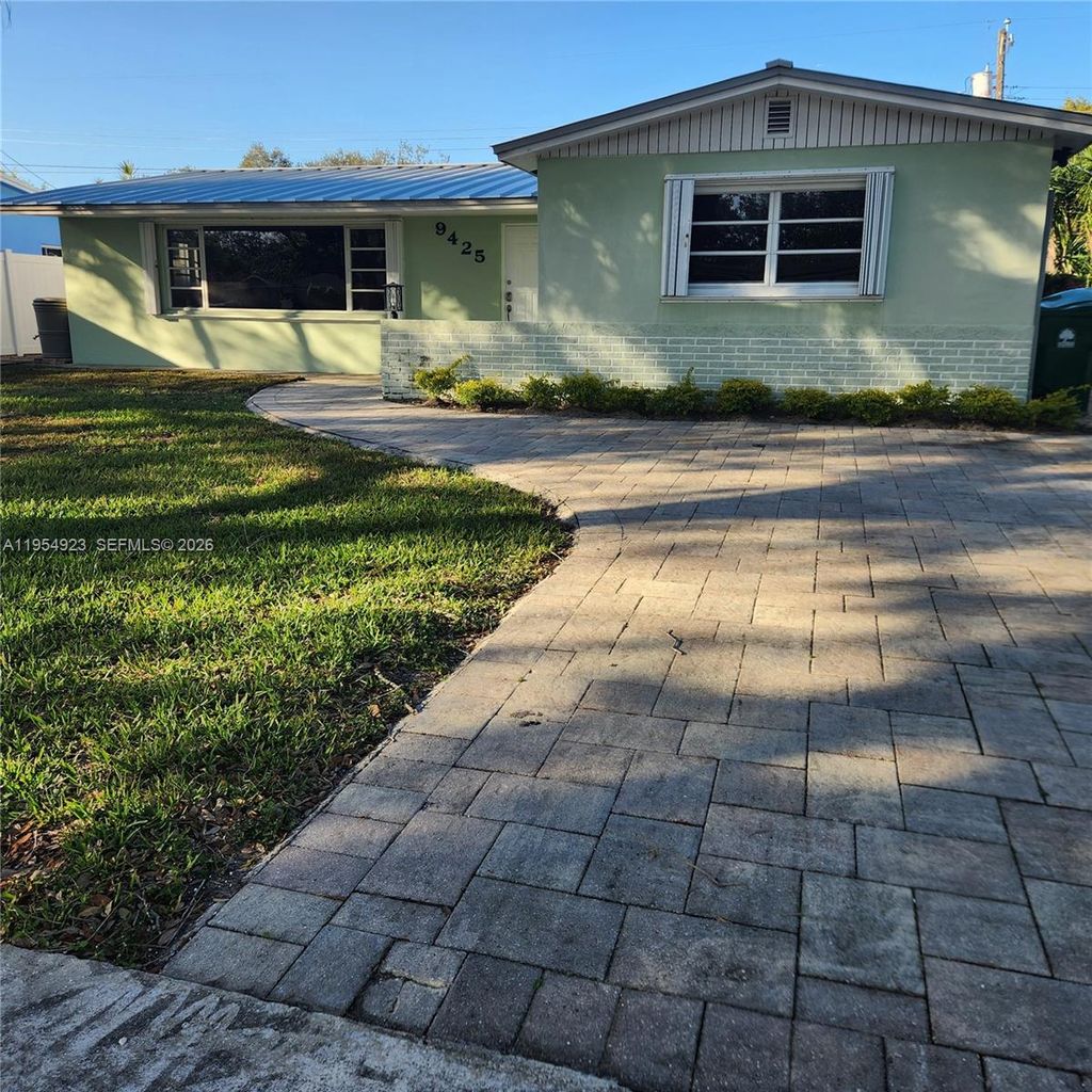 Photo of 9425 SW 51st Pl, Cooper City, FL 33328 (MLS # A11954923)