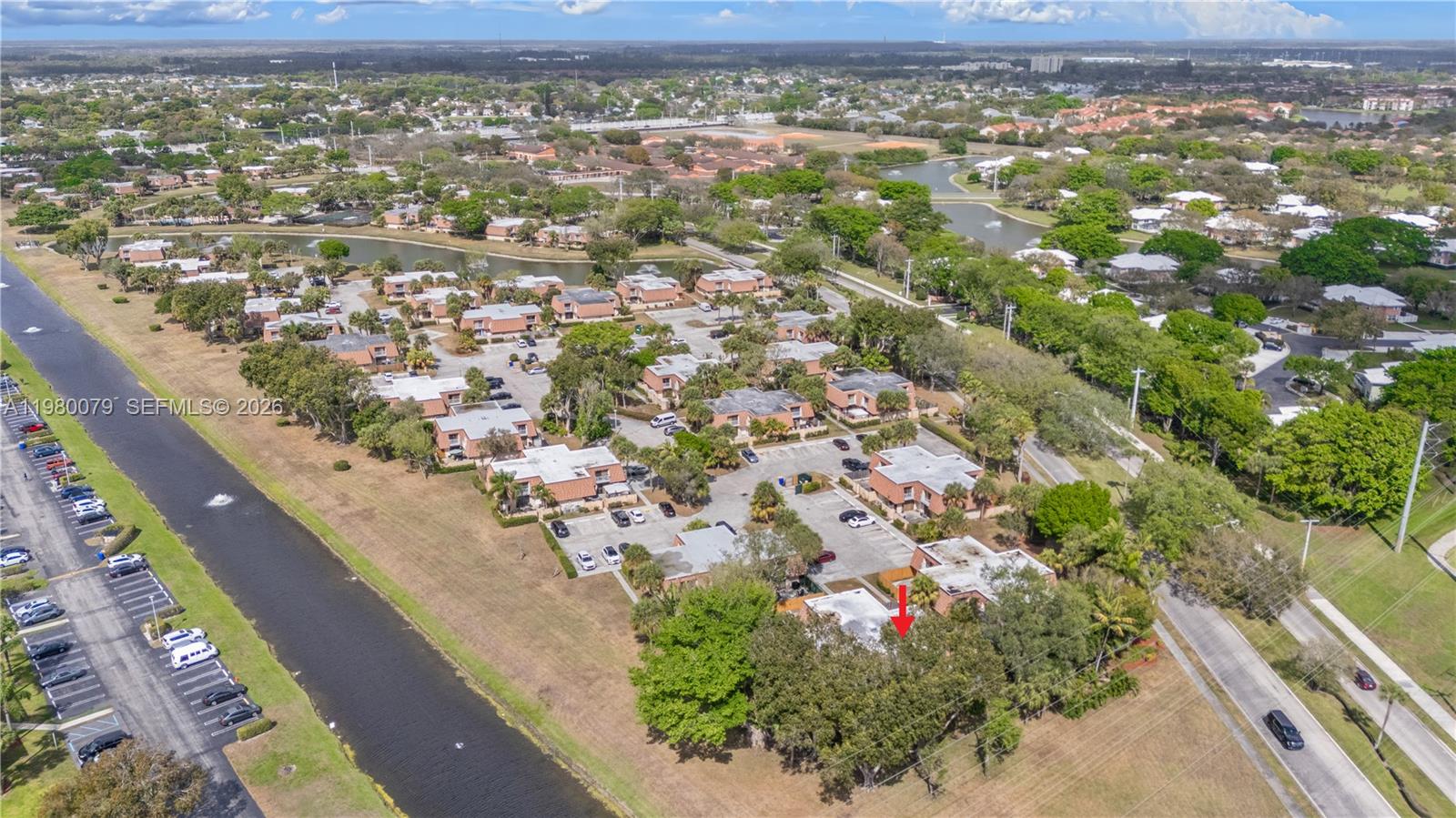 WATERSIDE LUXURY TOWNHOME - Residential