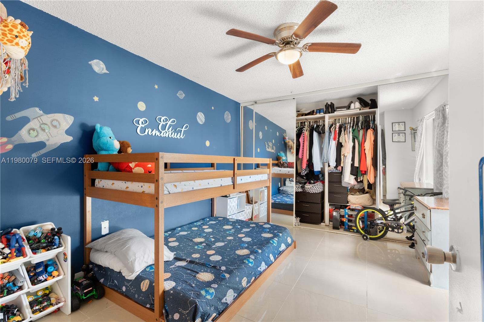 WATERSIDE LUXURY TOWNHOME - Residential