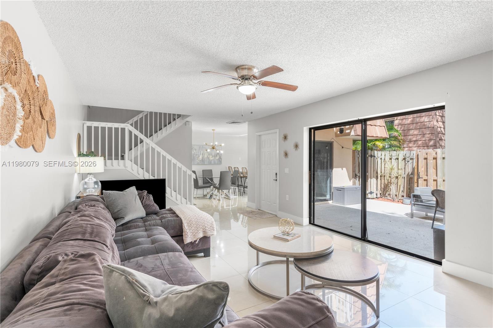 WATERSIDE LUXURY TOWNHOME - Residential