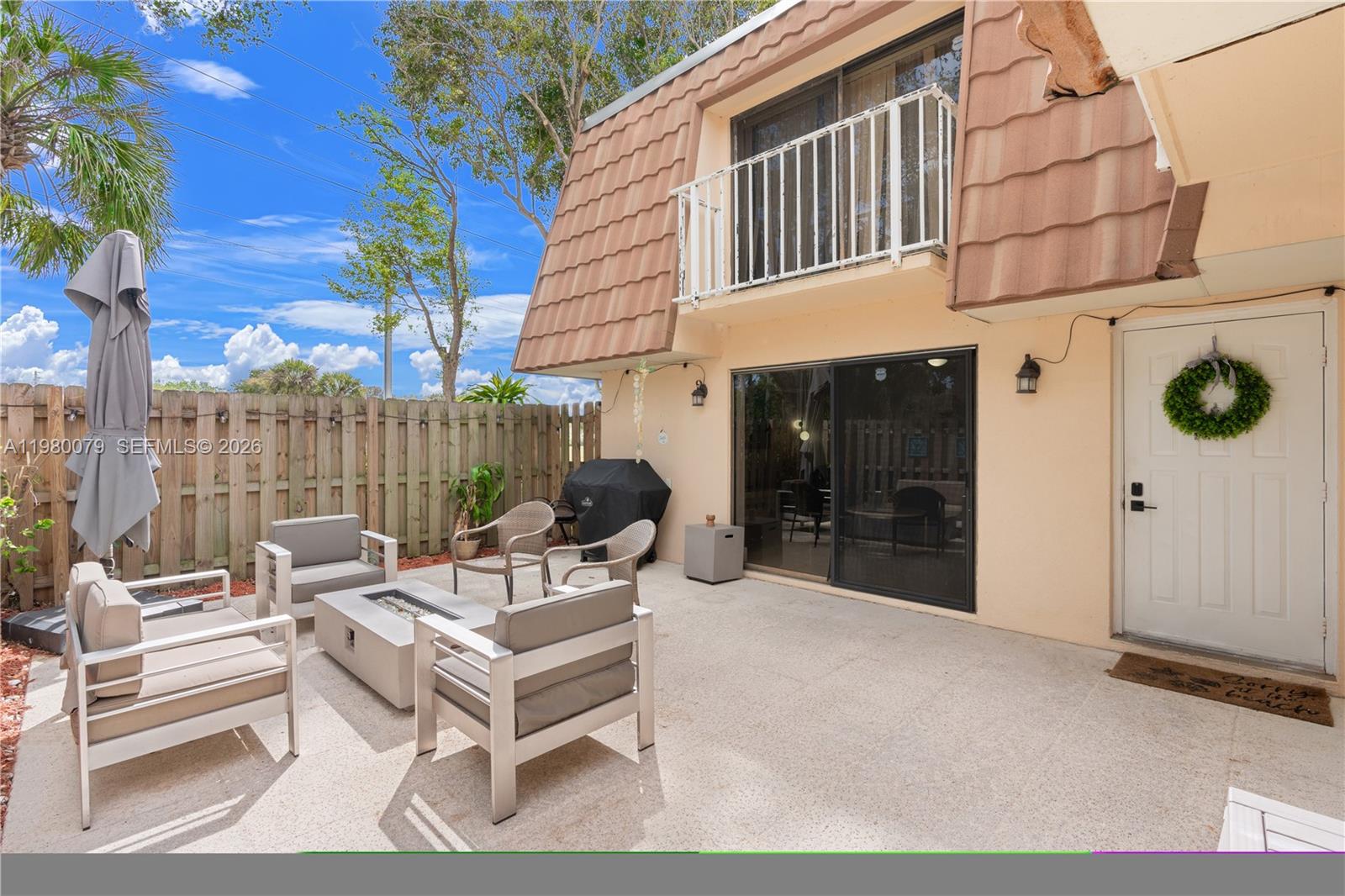 WATERSIDE LUXURY TOWNHOME - Residential