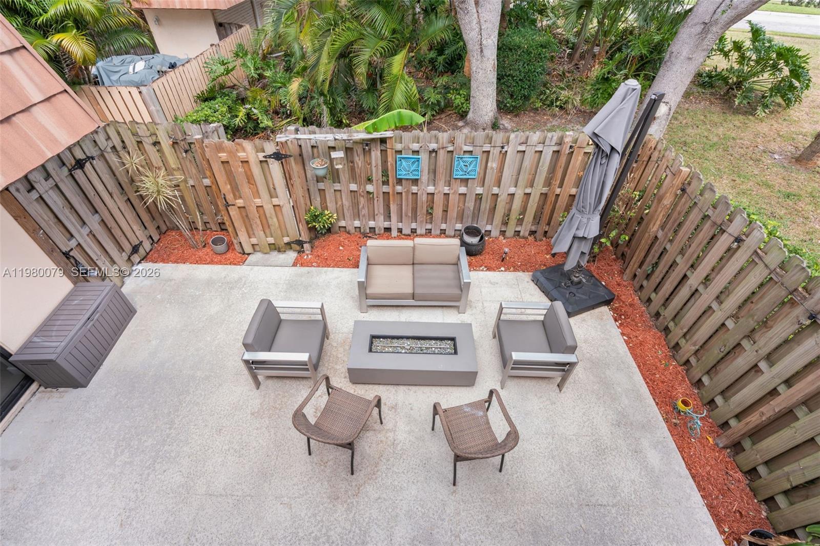 WATERSIDE LUXURY TOWNHOME - Residential