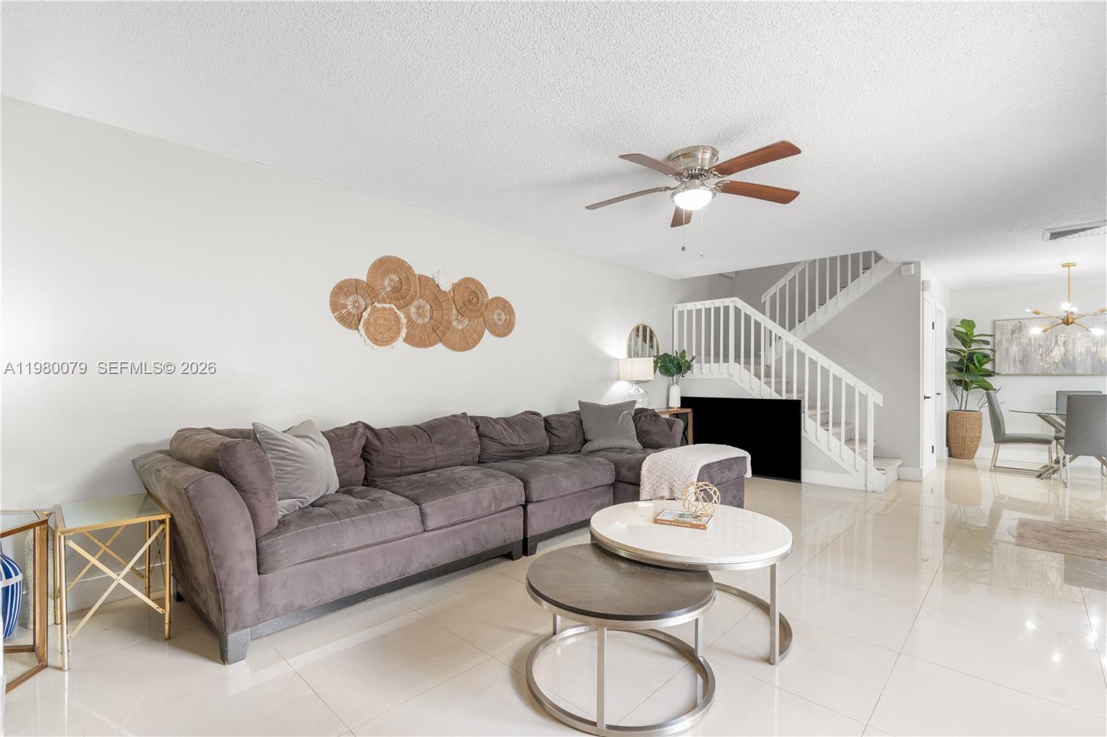 WATERSIDE LUXURY TOWNHOME - Residential