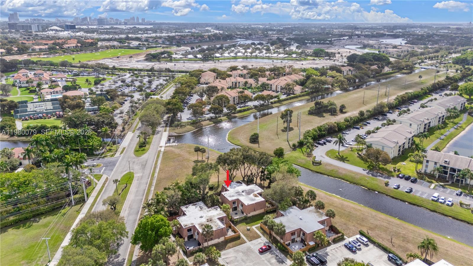 WATERSIDE LUXURY TOWNHOME - Residential