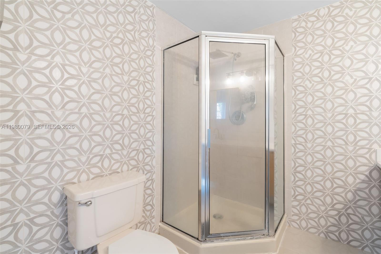 WATERSIDE LUXURY TOWNHOME - Residential