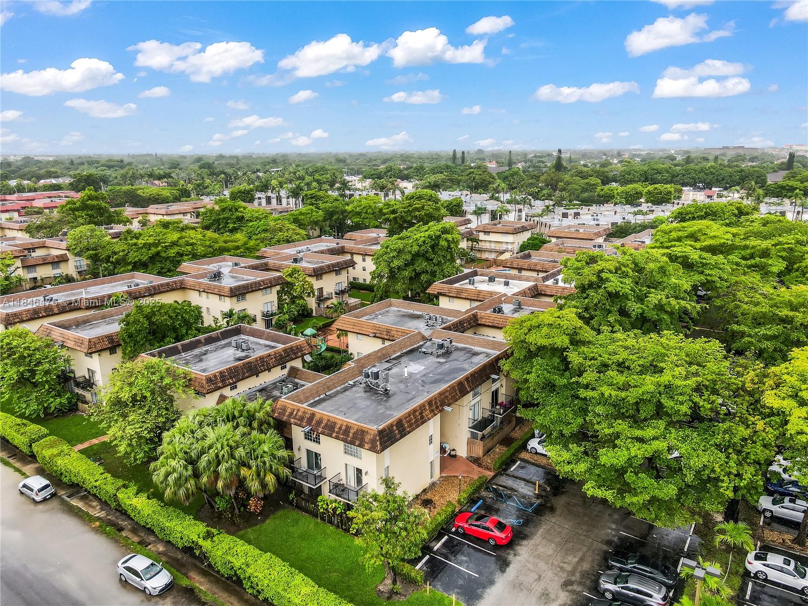 COURTYARDS AT KENDALL CON - Residential