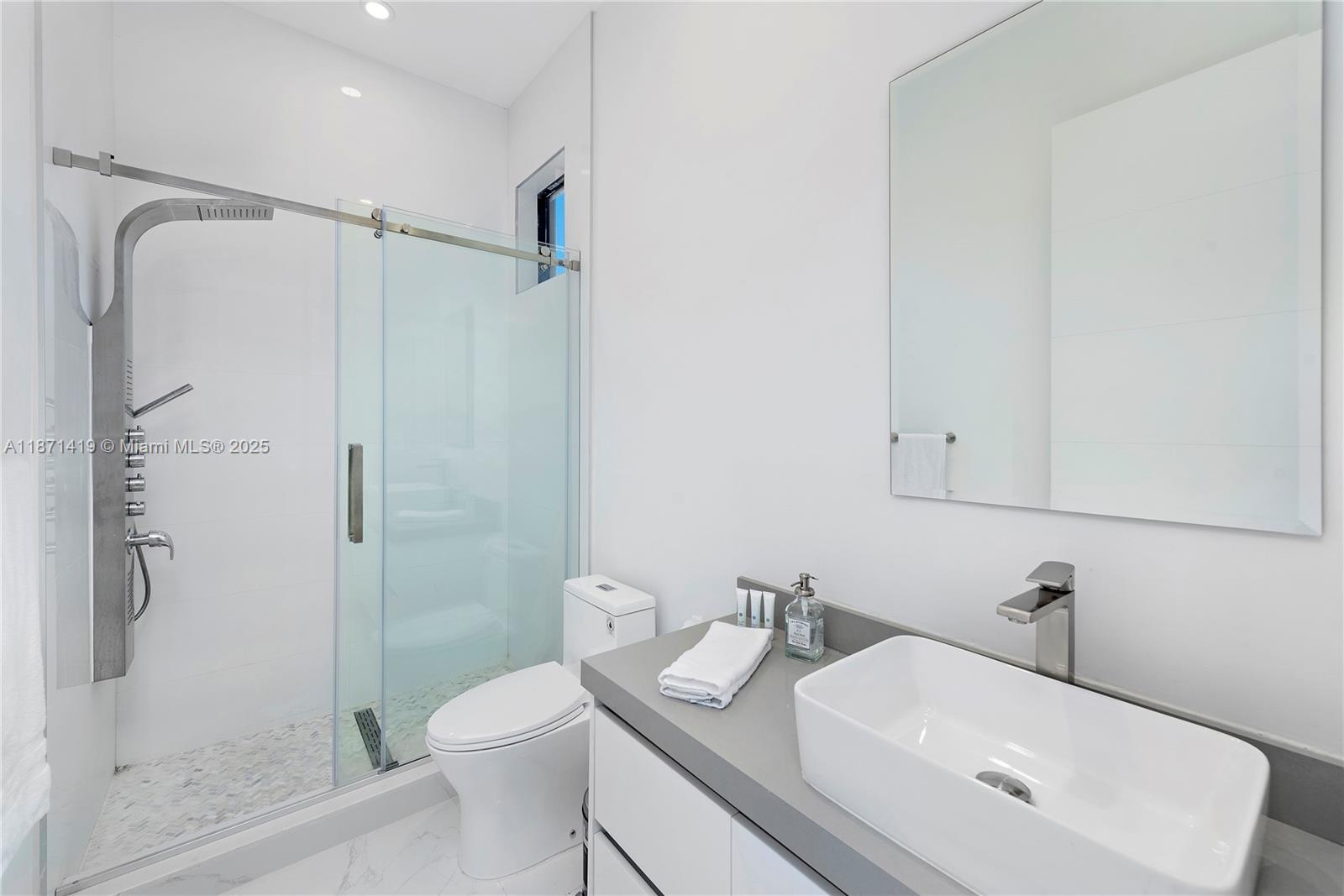 MARINA LAKES 1ST ADDN - Residential Lease