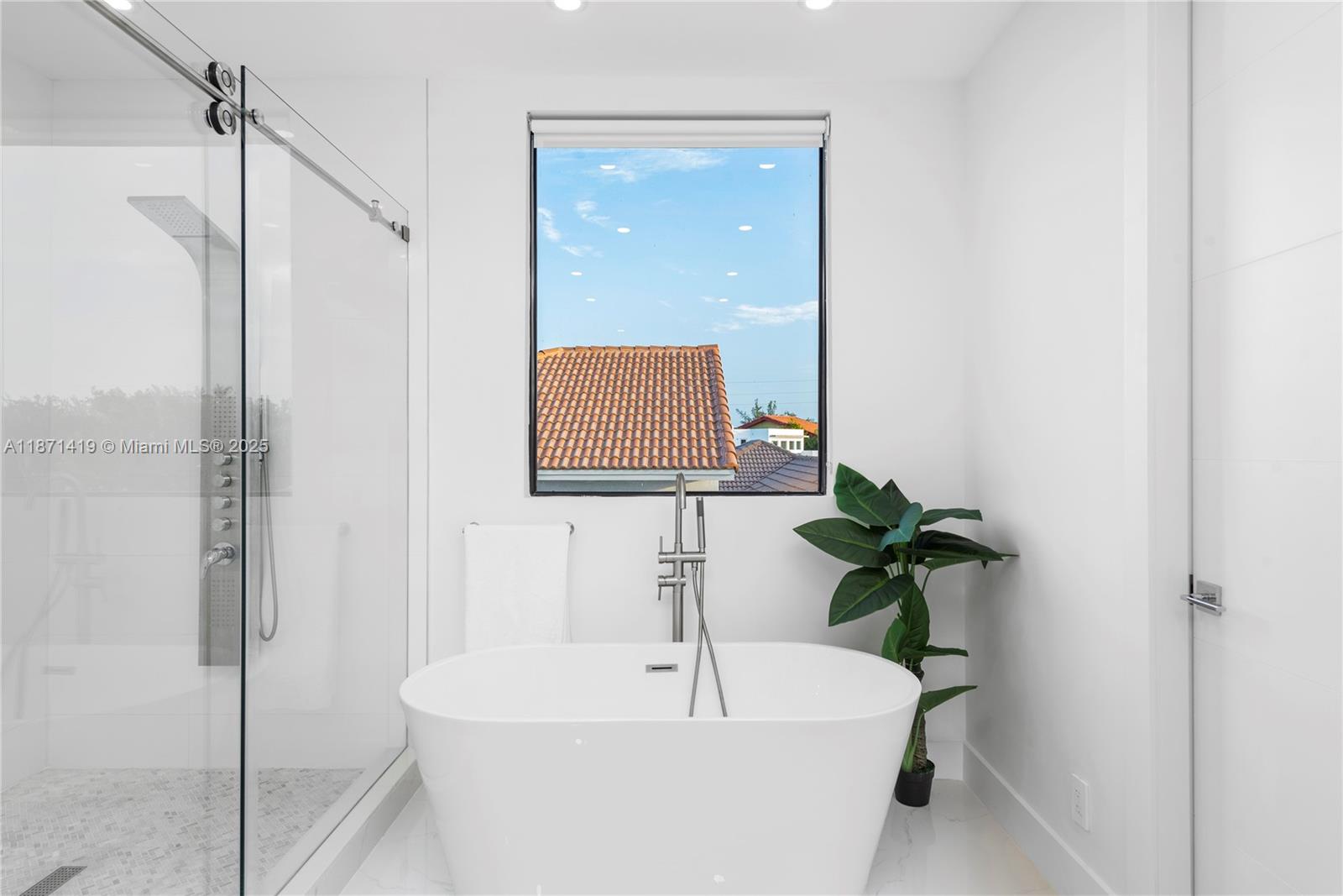 MARINA LAKES 1ST ADDN - Residential Lease