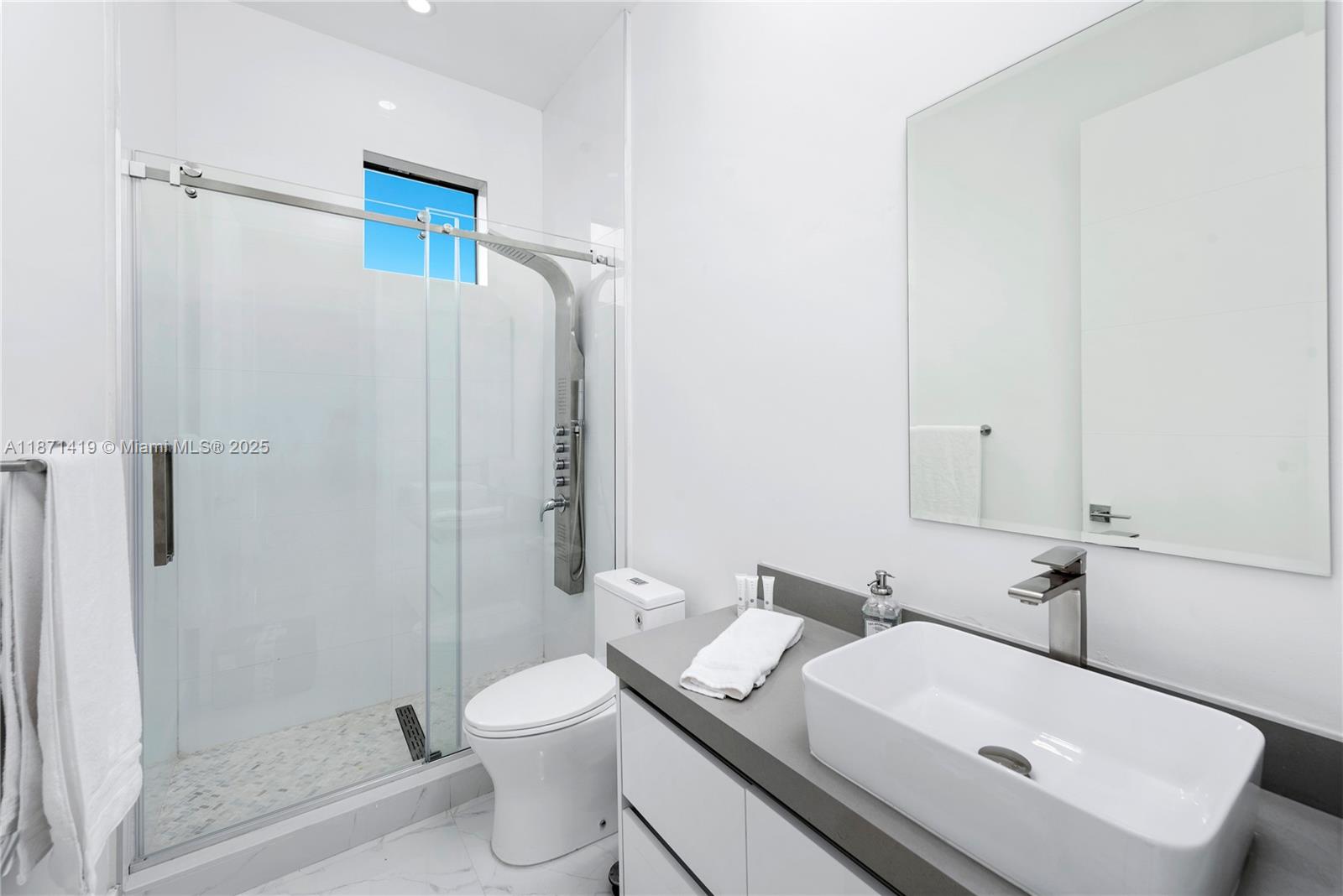 MARINA LAKES 1ST ADDN - Residential Lease