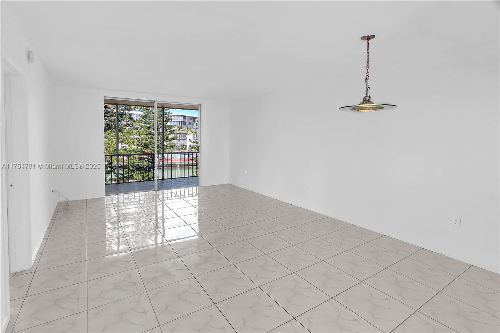 2905 Point East Dr L311