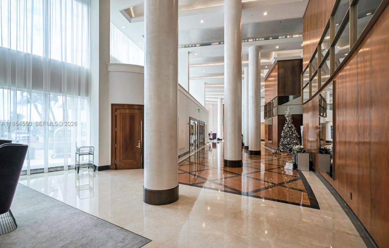 MAJESTIC TOWER - Residential