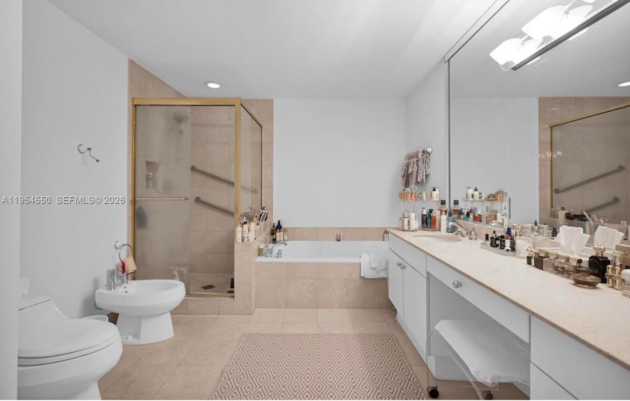 MAJESTIC TOWER - Residential