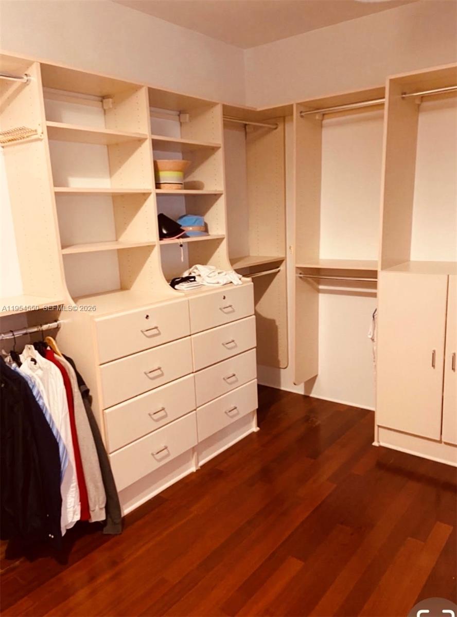 MAJESTIC TOWER - Residential