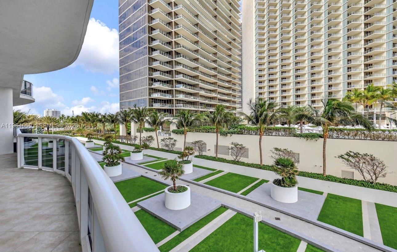 MAJESTIC TOWER - Residential