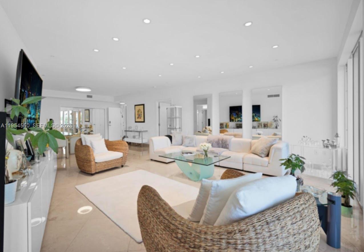 MAJESTIC TOWER - Residential