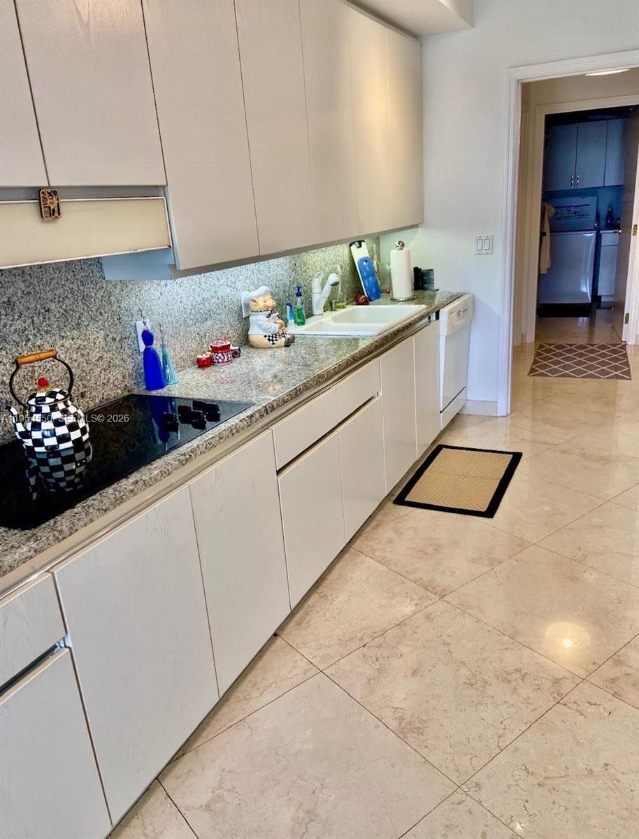 MAJESTIC TOWER - Residential