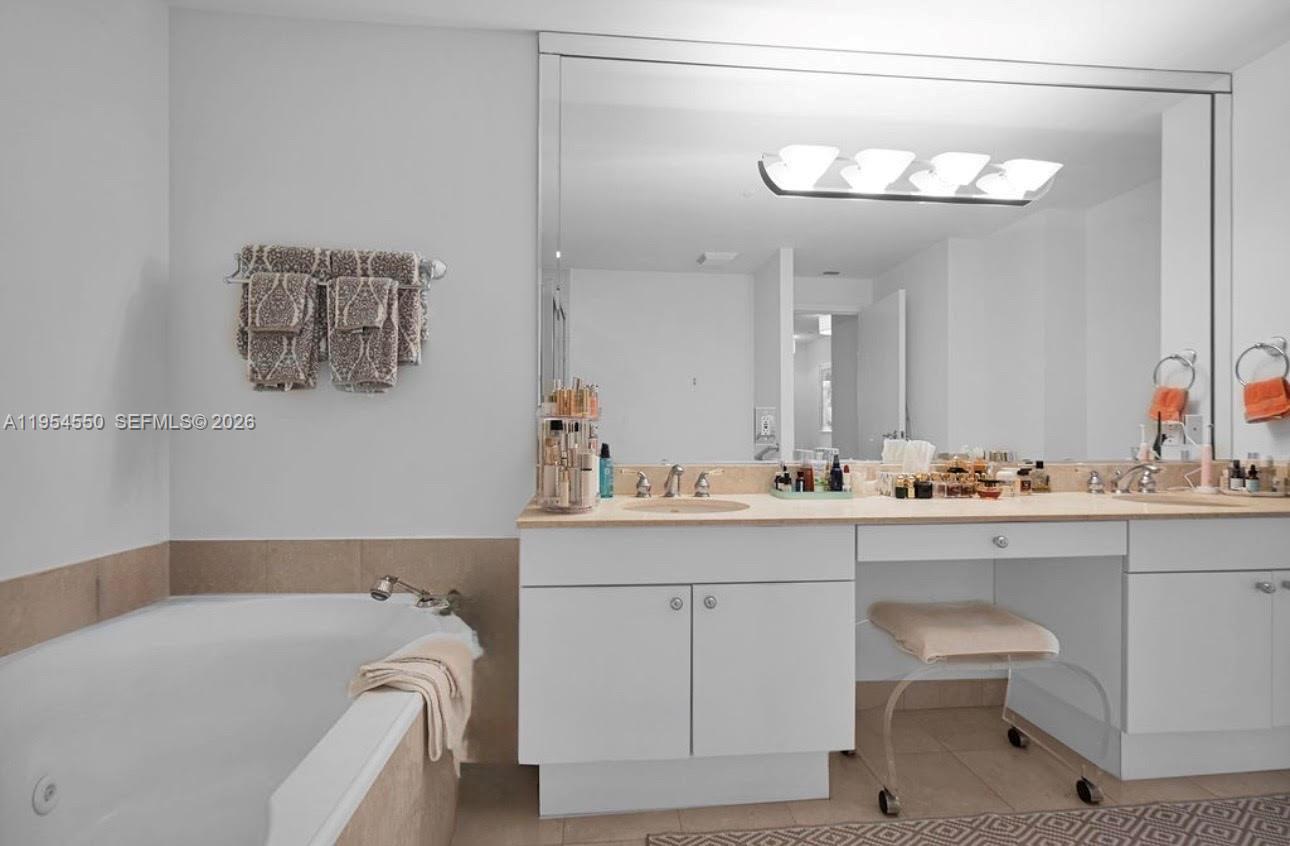 MAJESTIC TOWER - Residential