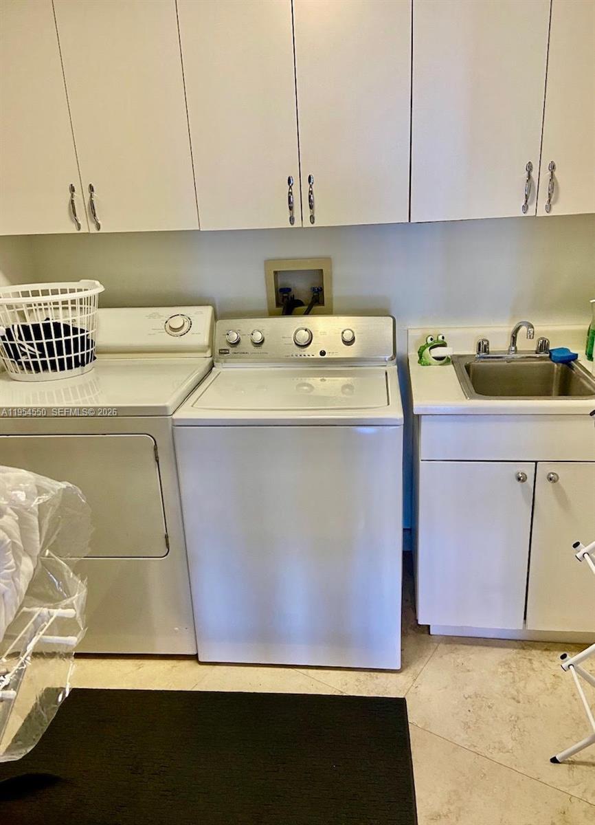 MAJESTIC TOWER - Residential