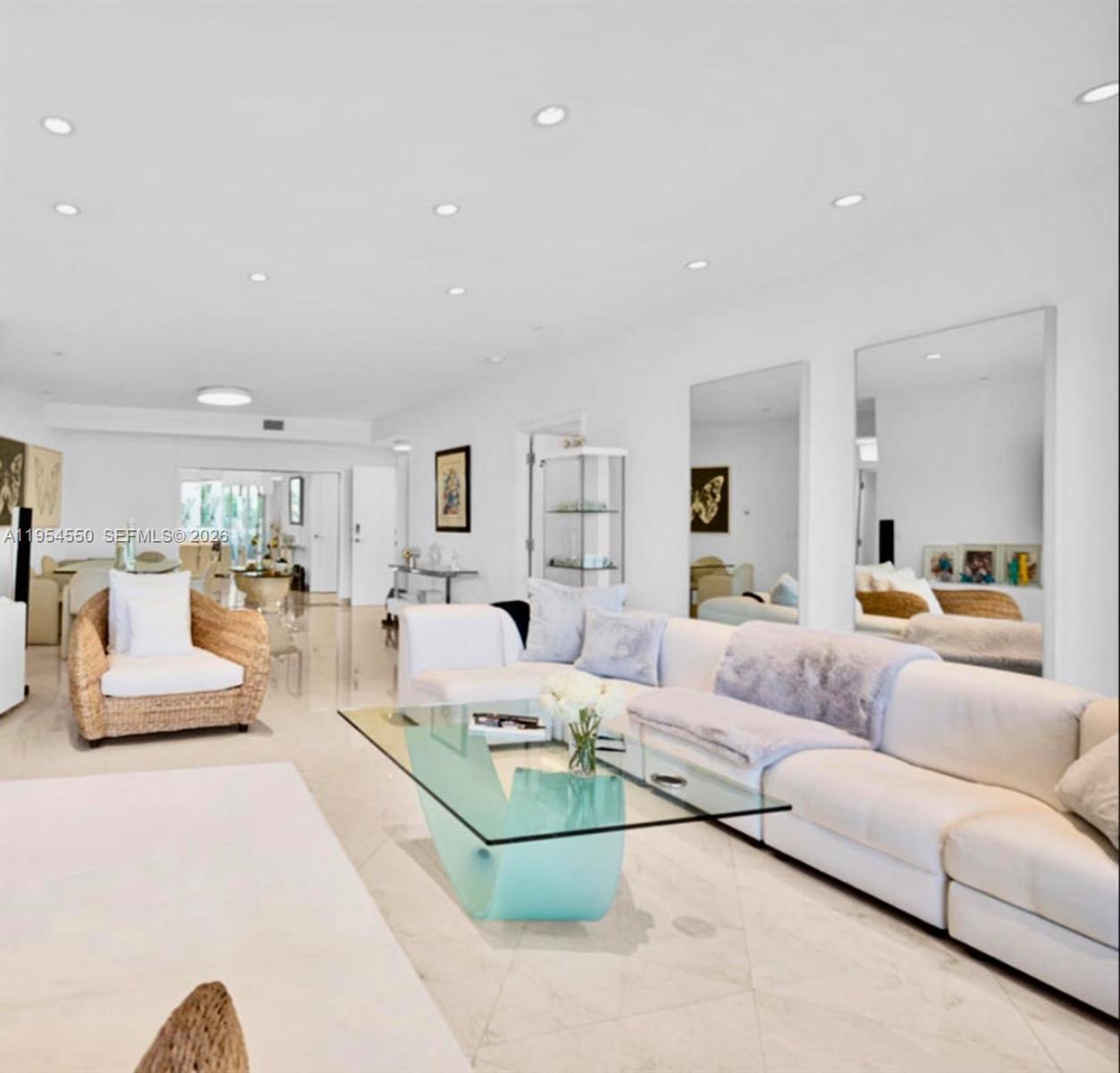 MAJESTIC TOWER - Residential