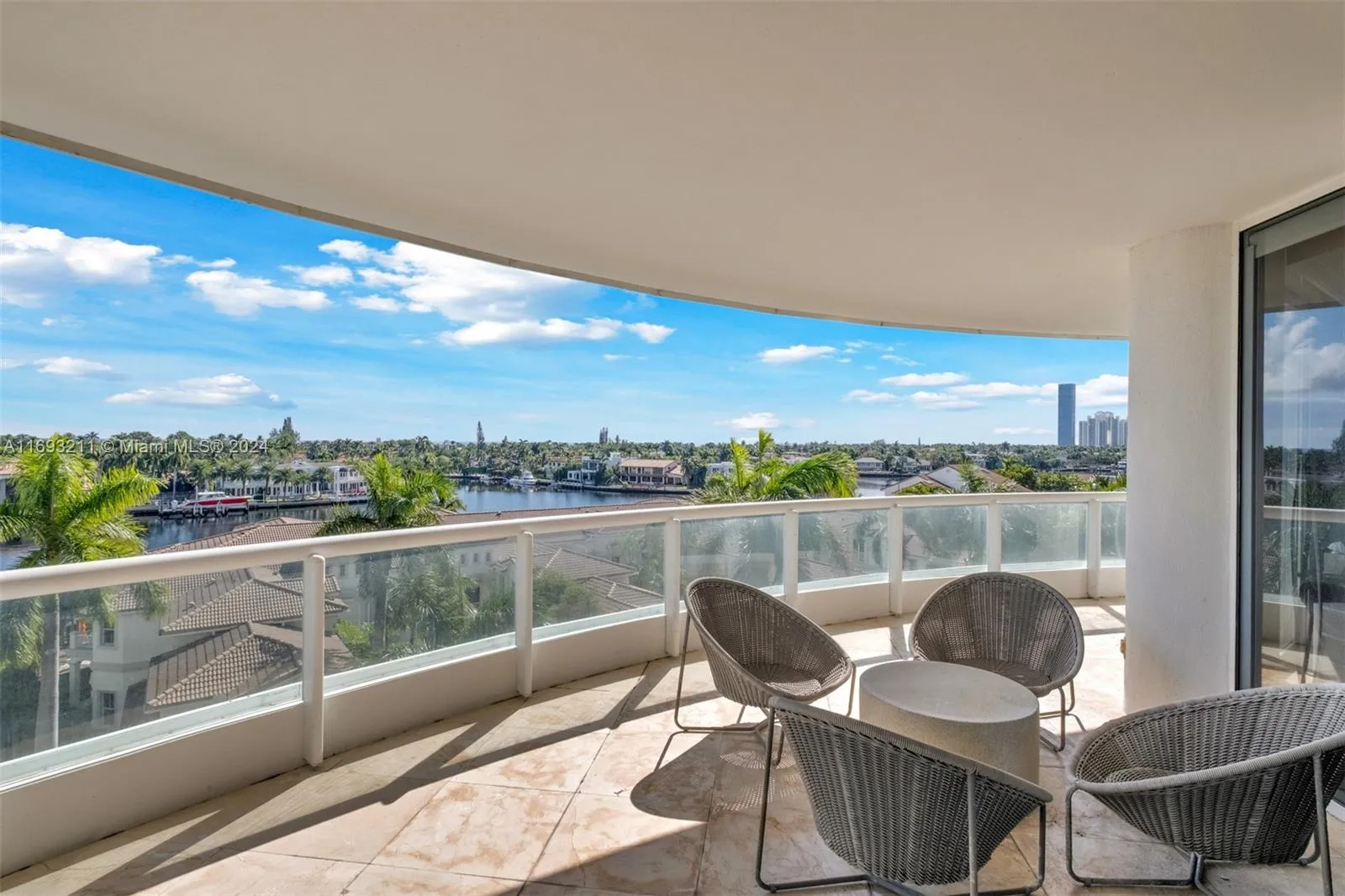 Aventura, Florida 33180, United States, 3 Bedrooms Bedrooms, ,4 BathroomsBathrooms,Residential,Active,32835