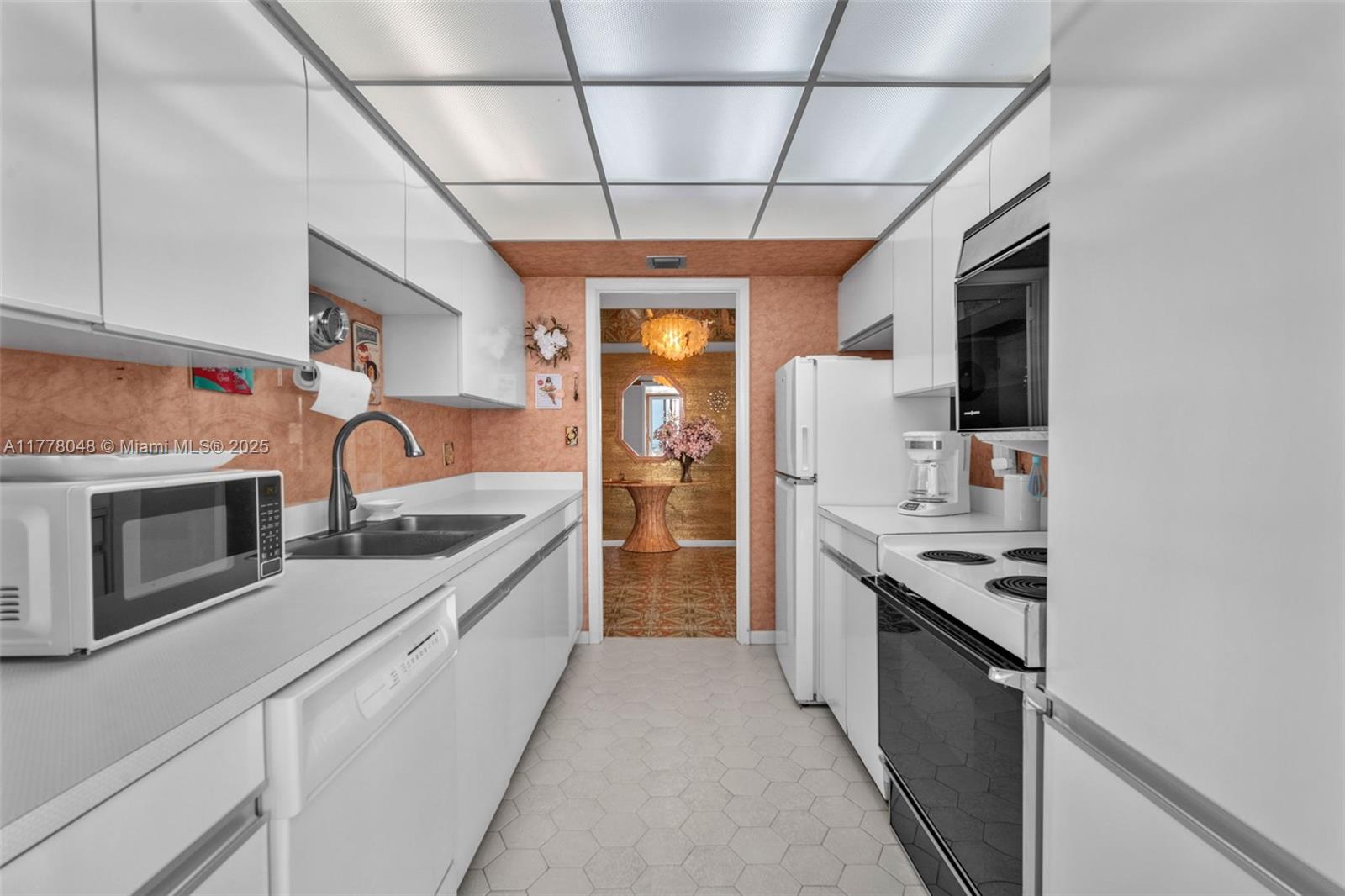 WATER GLADES CONDO - Residential