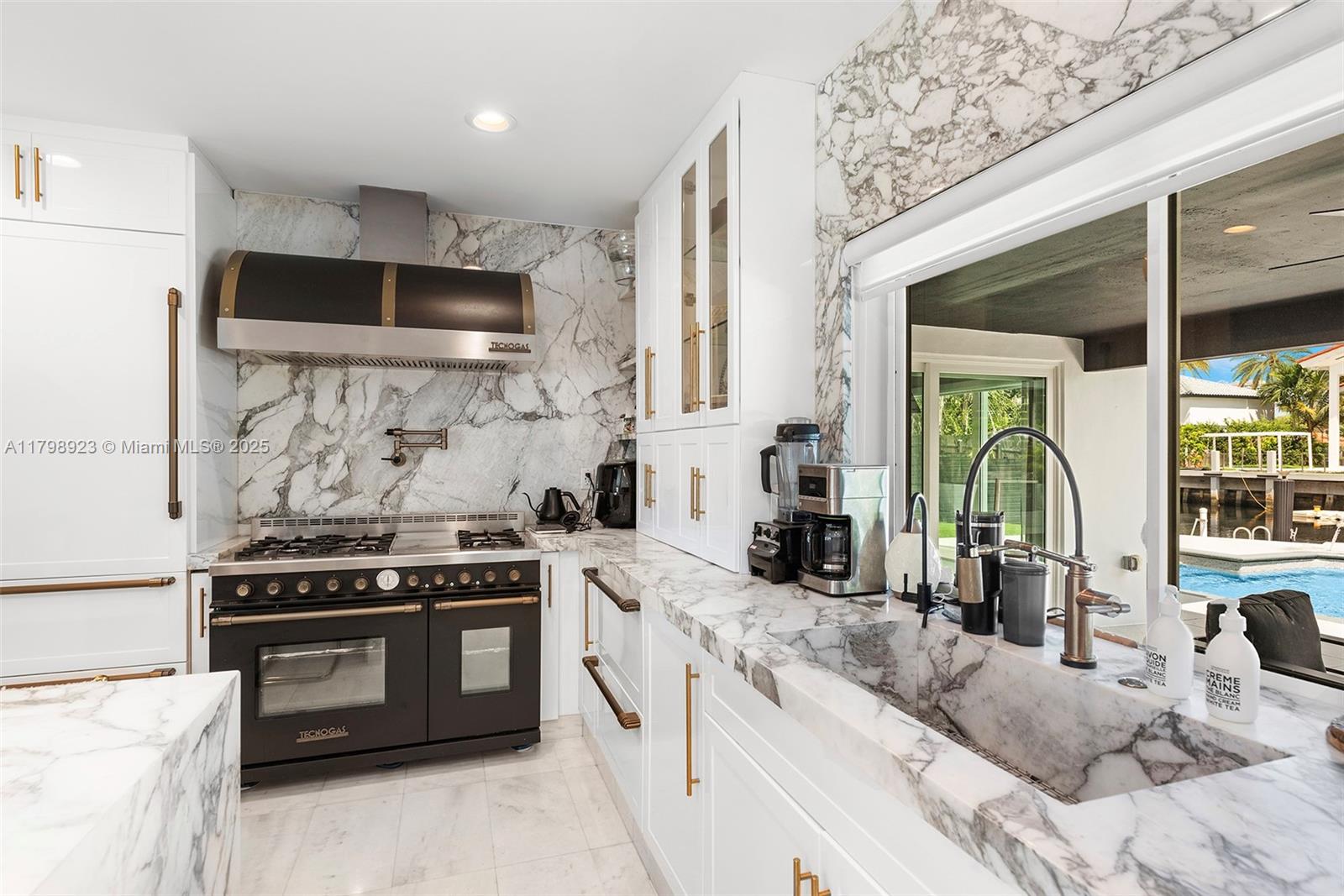 EASTERN SHORES - Residential