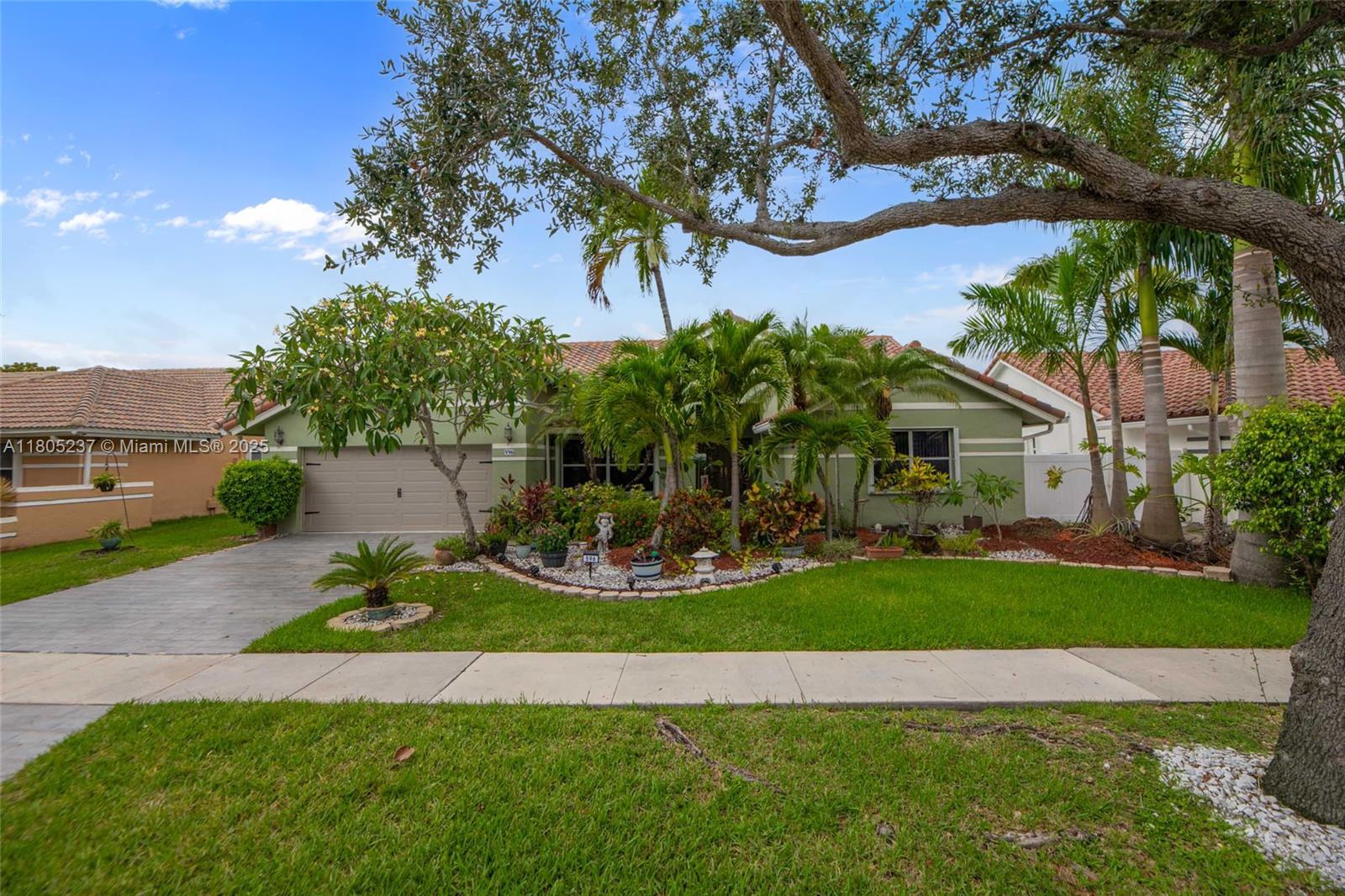 Property for Sale at 596 Nw 164th Ave, Pembroke Pines, Miami-Dade County, Florida - Bedrooms: 4 
Bathrooms: 3  - $879,000