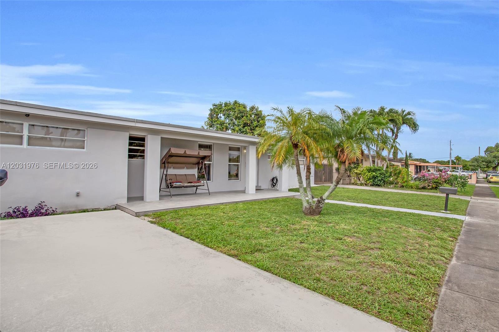 855 W 70th Pl