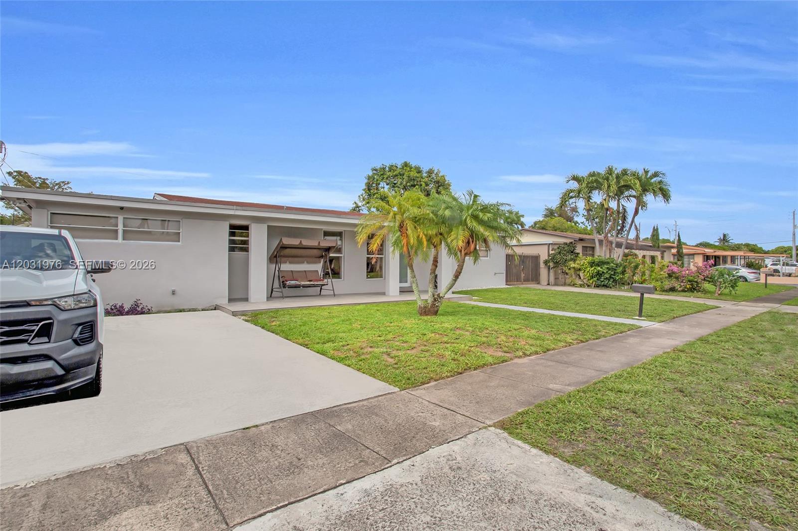 855 W 70th Pl