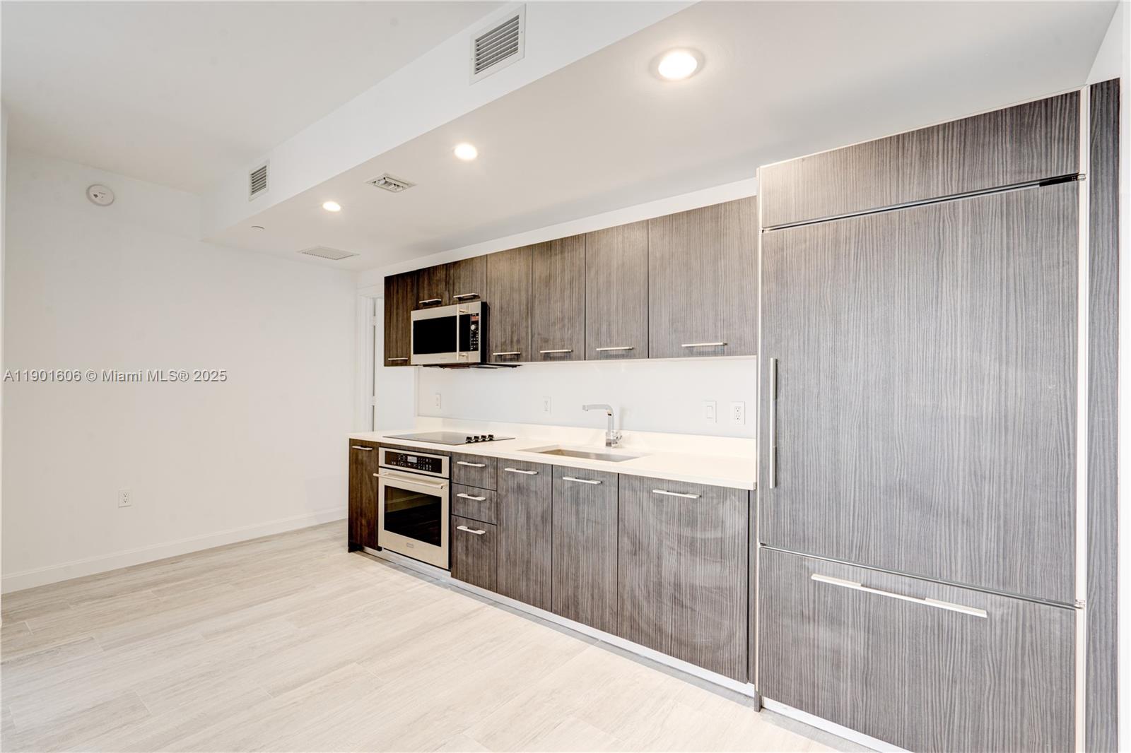 View photos, virtual tours, details... 45 SW 9th St 2408