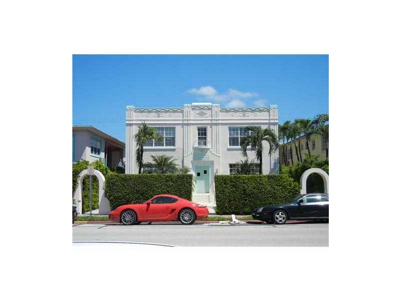 Elegant and pretty unit in the heart of South Beach, few blocks away from the beach, Lincoln Rd and stores. Completely furnished with an italian decorator and designer. One of a kind. Completely equipped and ready to move in.